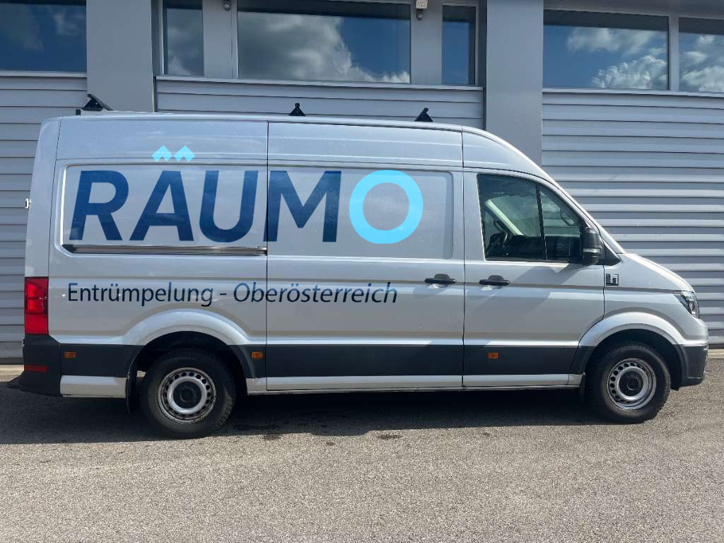RäumO Transporter auf dem Weg zum Entrümpelungseinsatz